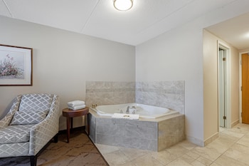 Standard Room, 1 King Bed, Non Smoking, Jetted Tub