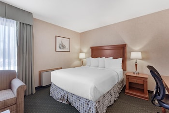 Standard Room, 1 Queen Bed, Kitchenette, River View