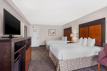Standard Room, 2 Double Beds, Refrigerator, River View