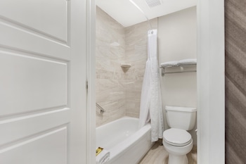 Standard Room, 1 Queen Bed, Refrigerator, River View