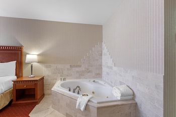 Suite, 1 King Bed, Non Smoking, Jetted Tub