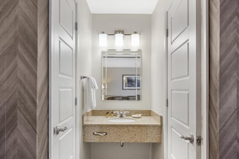 Standard Room, 1 Queen Bed, Refrigerator, River View