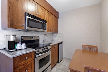 Standard Room, 1 Queen Bed, Kitchenette, River View
