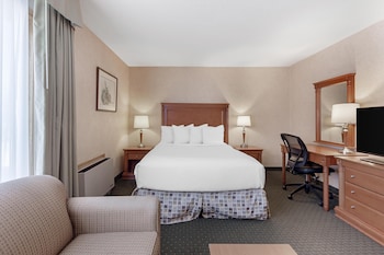 Standard Room, 1 Queen Bed, Kitchenette, River View