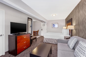 Standard Room, 1 Queen Bed, Kitchenette, River View