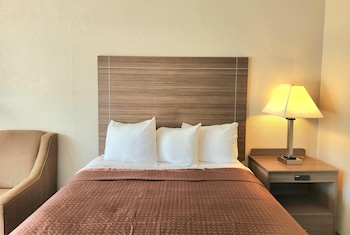 Room, 1 Queen Bed, Accessible, Non Smoking (Bathtub w/ Grab Bars)