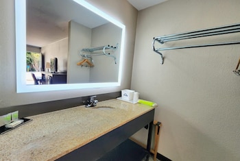 Room, 1 King Bed, Non Smoking