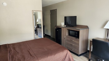Room, 1 Queen Bed, Accessible, Non Smoking (Bathtub w/ Grab Bars)