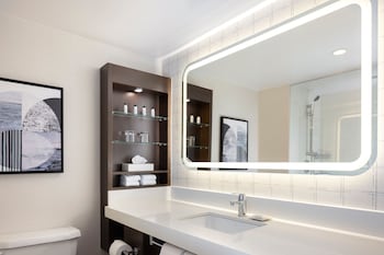 Deluxe Room, 1 King Bed