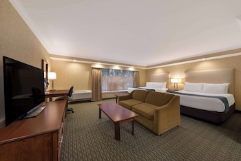 Suite, 2 Queen Beds, Non Smoking, Refrigerator & Microwave (with Sofabed)