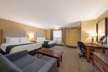Suite, 2 Double Beds, Non Smoking, Kitchenette (with Sofabed)