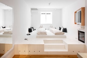 Tiny Independent Room
