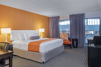 Studio Suite, 1 King Bed, Non Smoking, Pool View