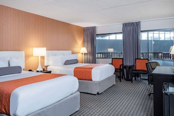 Room, 2 Double Beds, Non Smoking, Pool View