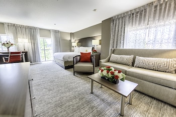 Standard Suite, 1 King Bed