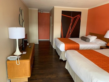 Deluxe Room, 2 Queen Beds, Non Smoking