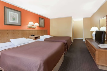 Deluxe Room, 2 Queen Beds, Non Smoking
