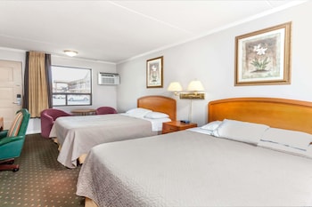 Family Room, 2 Queen Beds, Non Smoking