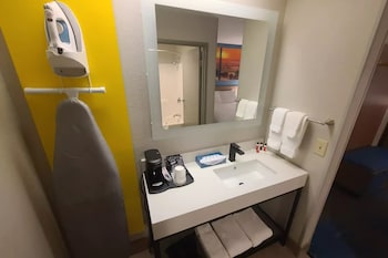 Business Room, 1 King Bed with Sofa bed, Non Smoking