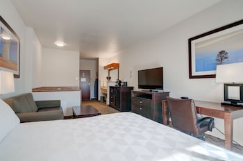 Standard Room, 1 King Bed, Jetted Tub