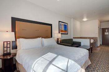 Standard Room, 1 King Bed, Jetted Tub