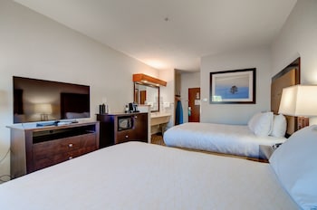 Standard Room, 2 Queen Beds, Ground Floor