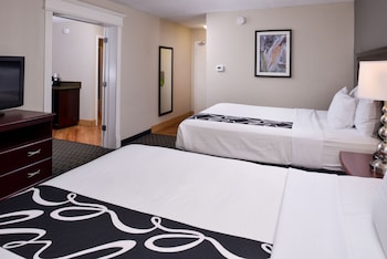 Suite, 2 Queen Beds, Non Smoking