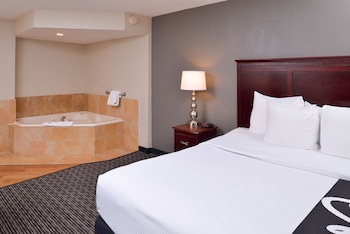 Suite, 1 King Bed, Non Smoking