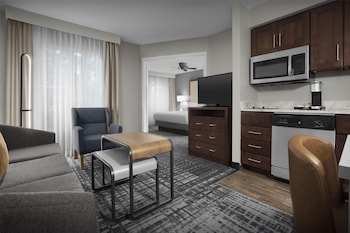 Suite, 1 King Bed, Accessible (Roll-in Shower)