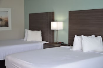 Room, 2 Queen Beds, Pool View
