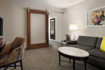 Suite, 1 King Bed (Ambassador)