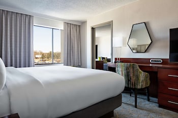 Suite, 1 King Bed (Ambassador)