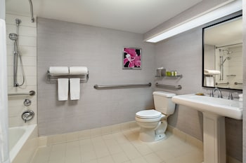 Junior Suite, 2 Queen Beds, Accessible, Bathtub (Mobility & Hearing)