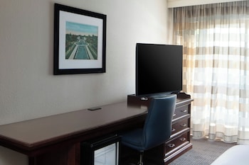 Chalet, 1 King Bed (Mobility/Hearing Accessible, Tub)