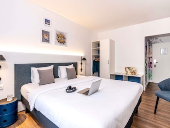 Standard Room, 1 Queen Bed