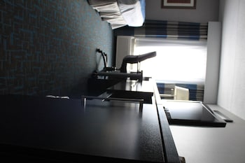 Suite, 2 Queen Beds (Additional Living Area)