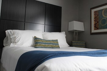 Standard Room, 1 King Bed, Accessible (Hearing, Roll-In Shower)