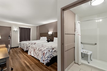 Deluxe Room, 2 Queen Beds, Accessible, Non Smoking (Walk-In Shower, First Floor)