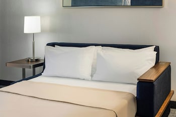 Room, 1 King Bed (Mobility Accessible, Tub)