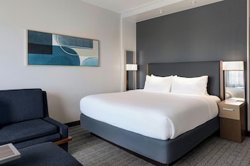 Room, 1 King Bed (Mobility Accessible, Tub)