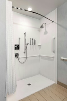 Room, 2 Queen Beds (Mobility Accessible, Roll-in Shower)