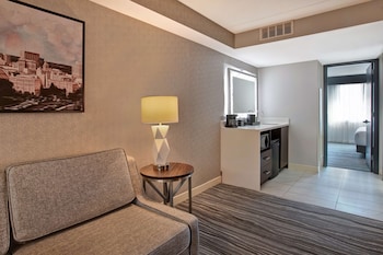 Suite, 1 King Bed with Sofa bed, Non Smoking