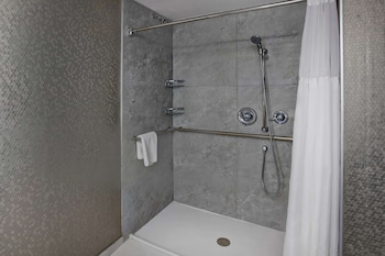 Suite, One King Bed, Accessible