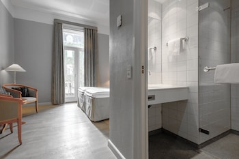Standard Double Room, 1 Queen Bed
