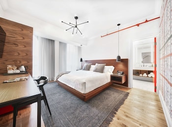 Suite, 1 King Bed (Urban)