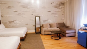 Deluxe Suite, 2 Queen Beds