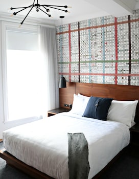 Suite, 1 Queen Bed (Urban)
