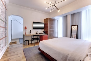 Suite, 1 King Bed (Urban)