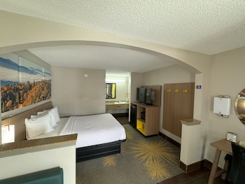 Standard Room, 1 Queen Bed