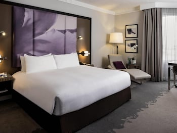 Deluxe Room, 1 King Bed, Lagoon View
